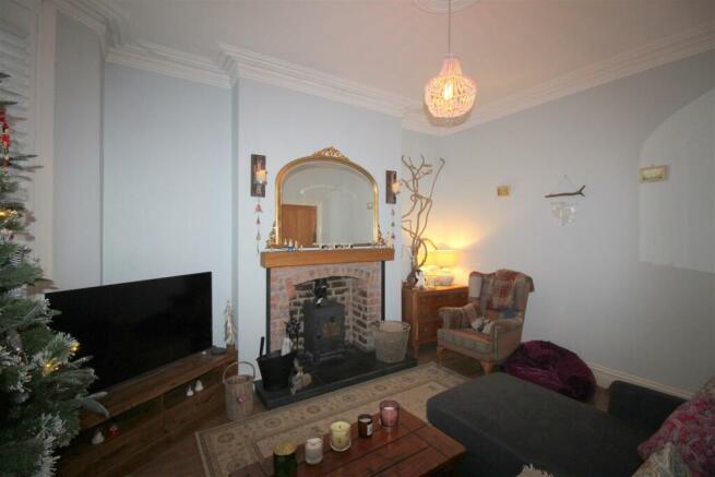 Lightburne Ave, 13 Lounge 1.JPG