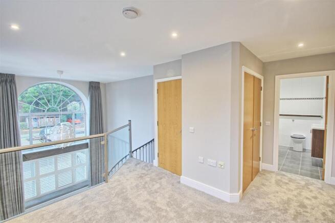 FIRST FLOOR BEDROOM