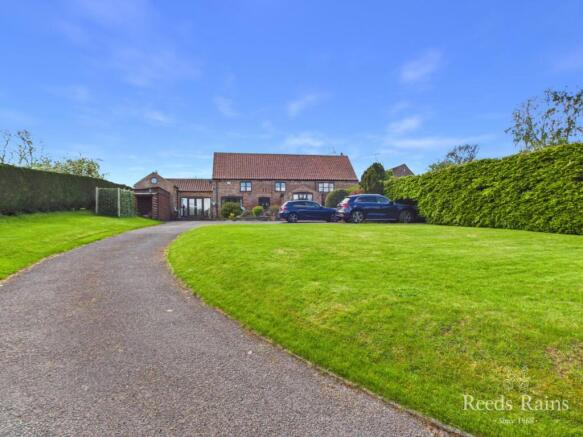 4 bed Detached for sale Image 5