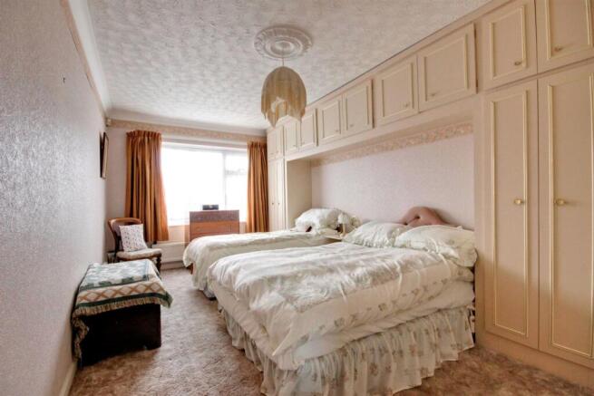 2 bed Semi-Detached Bungalow for sale Image 7