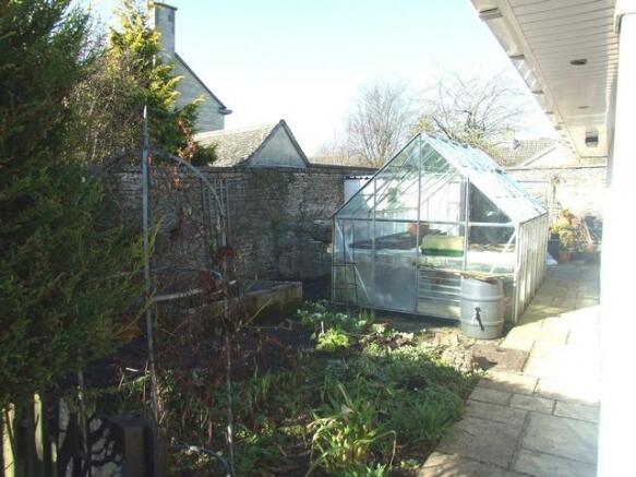 Greenhouse & Vegetable Garden
