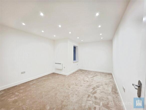 3 bed Apartment to rent Image 12