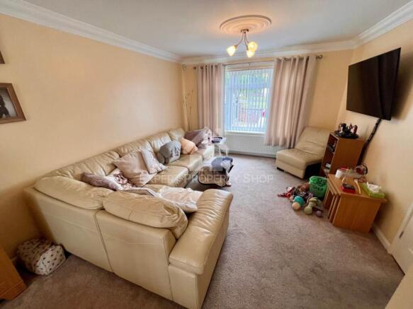 3 bed Town House for sale Image 7