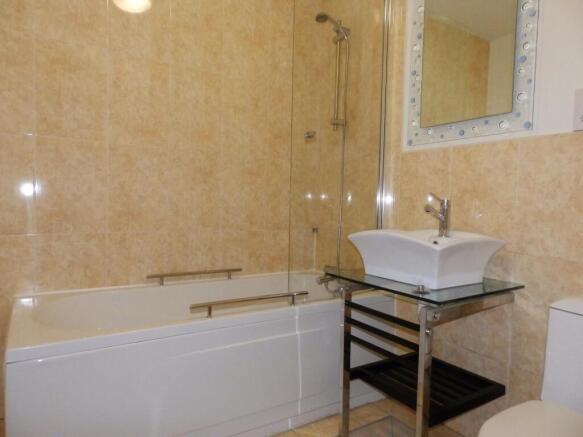 2 bed Flat to rent Image 4