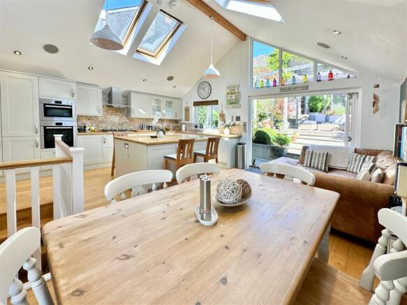 Dining Area.JPG