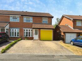 15, Auklet Close, Basingstoke RG22 5JS