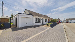 18 St Uny, Lowenac Crescent, Hayle TR27 5DY