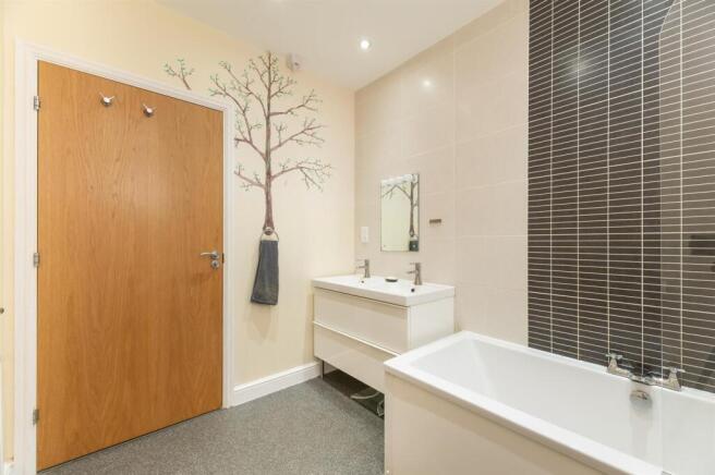2 bed Apartment for sale Image 11