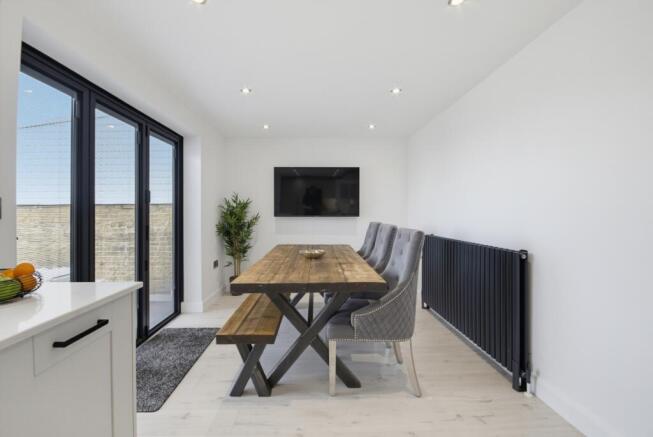 5 bed Semi-Detached for sale Image 7