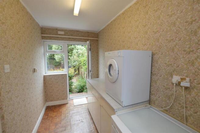 23 Bryanston Avenue utility room.jpg