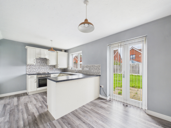 3 bed Semi-Detached to rent Image 6