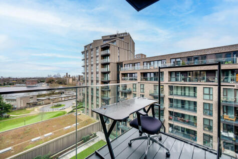 Woodberry Down, Finsbury Park, N4 2WQ