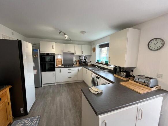 4 bed Detached for sale Image 4