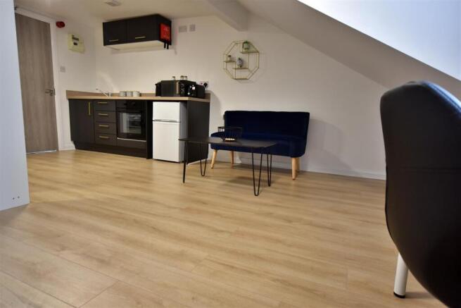 1 bed Apartment to rent Image 5