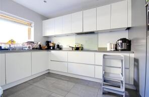 40, Ebony Crescent, Barnet EN4 8FF