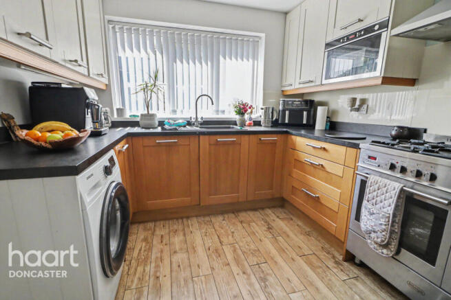 5 bed Semi-Detached for sale Image 10