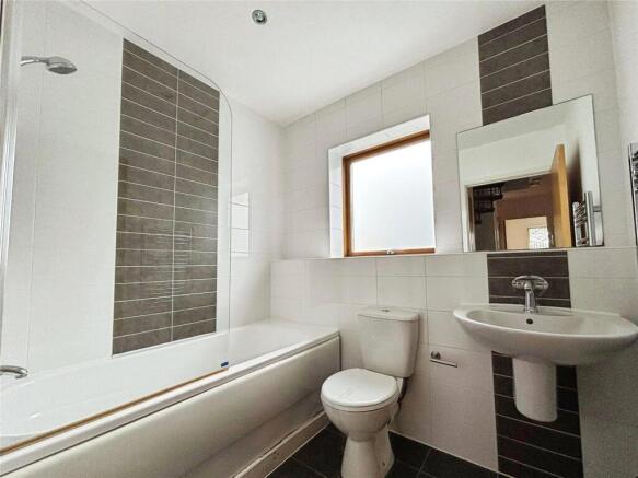 2 bed Flat for sale Image 7