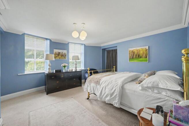 3 bed Apartment for sale Image 4