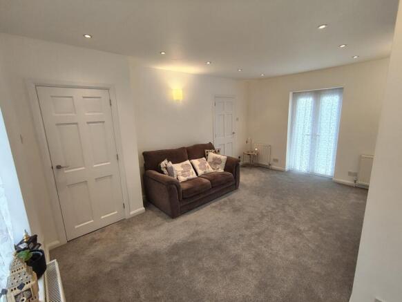 3 bed Semi-Detached for sale Image 7