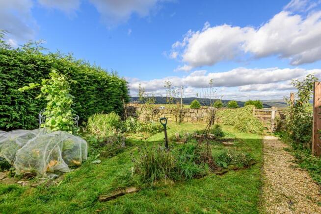 3 bed Semi-Detached for sale Image 6