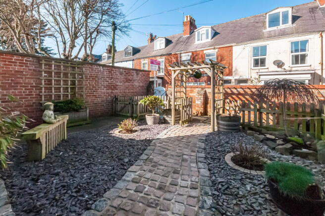 Cliff Terrace, Hornsea, HU18 - View 4