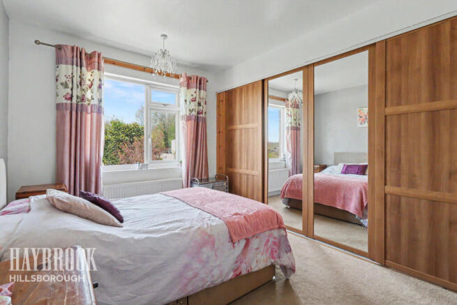 4 bed Semi-Detached for sale Image 9