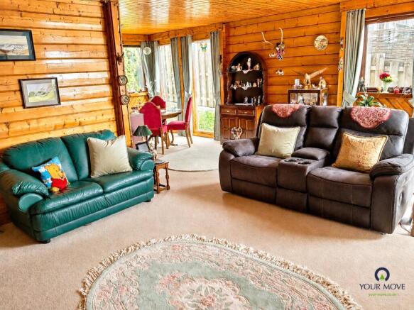Lounge/Dining Area