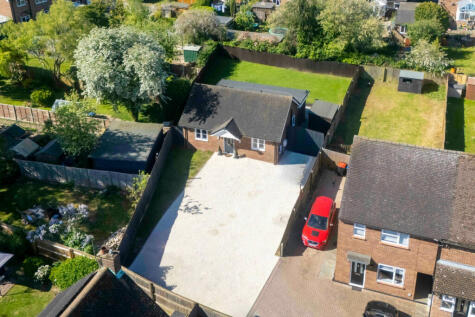White Horse Avenue, Halstead, CO9