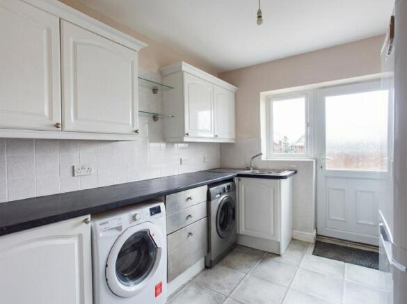 4 bed Detached for sale Image 7