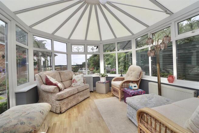 4 bed Detached for sale Image 7
