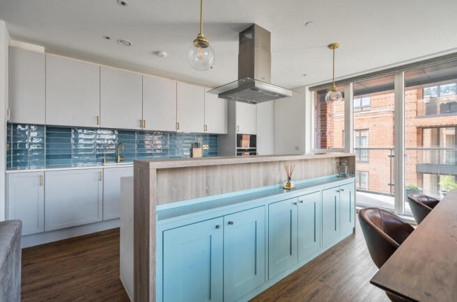 1371482-5-68f79ad...