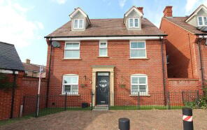 12, Buttercup Road, Hitchin SG5 4PF