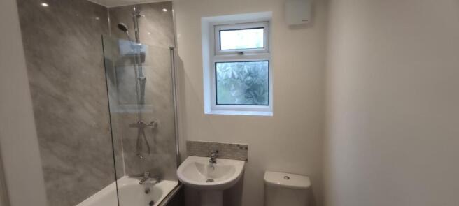 3 bed Terraced to rent Image 4