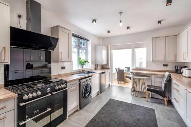4 bed Semi-Detached for sale Image 6