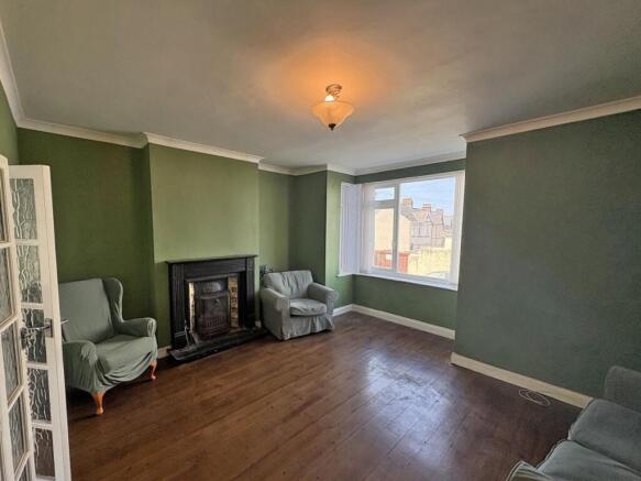 St. Georges Avenue 59- Living room 2.jpg