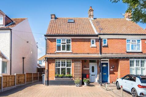 Three Bedroom with Loft Conversion Seaside Home in Sheringham