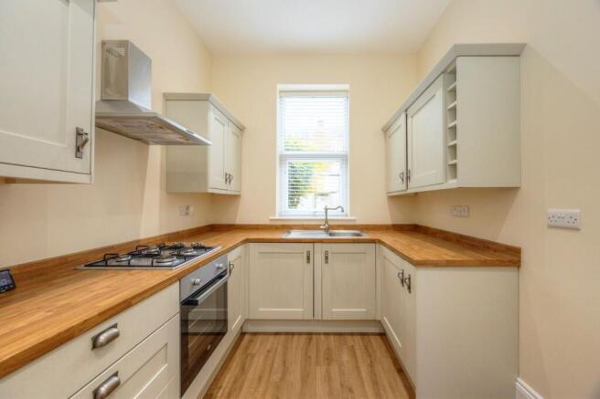 3 bed Terraced to rent Image 6