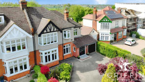 11, Engayne Gardens, Upminster RM14 1UY