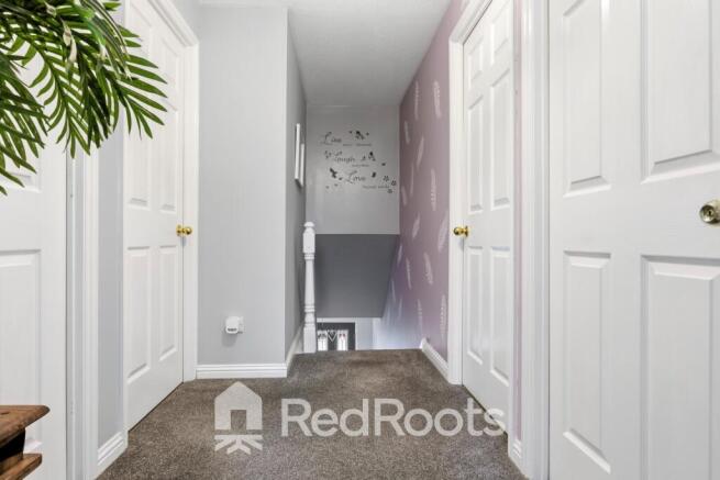 4 bed Detached for sale Image 8