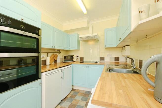 2 bed Apartment for sale Image 5