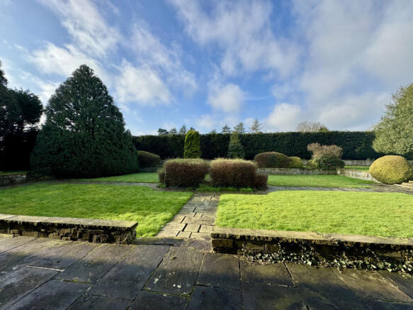 2 bed Flat for sale Image 8