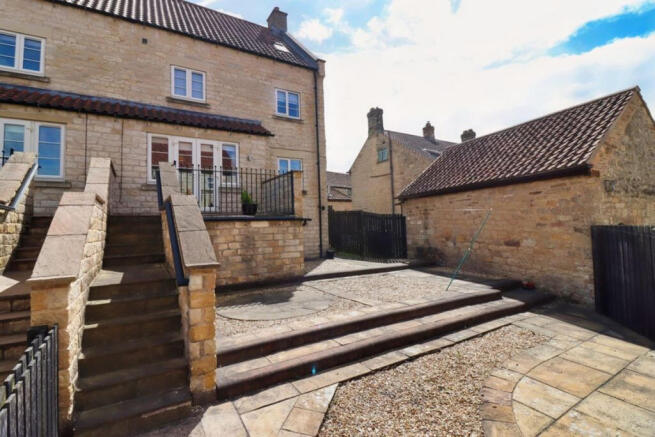4 bed Semi-Detached for sale Image 11