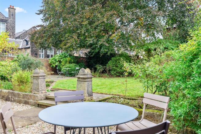 6 bed Semi-Detached for sale Image 4