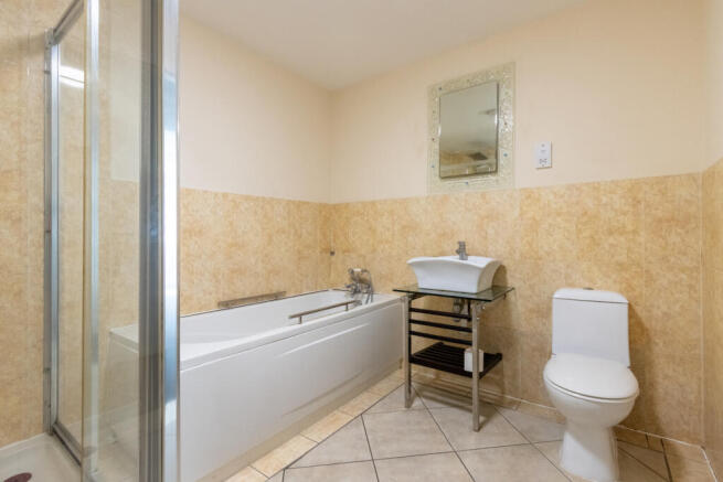 2 bed Flat for sale Image 10