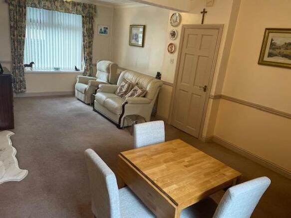 LOUNGE/DINING ROOM