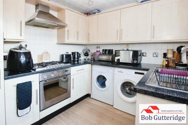 FITTED KITCHEN