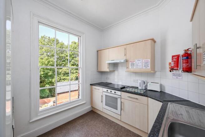 1 bed House Share to rent Image 8