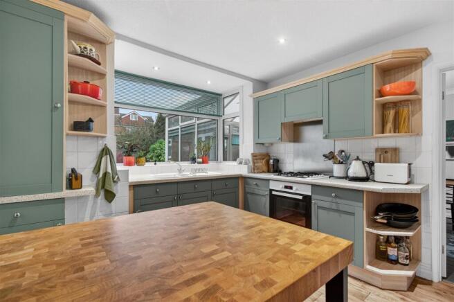 4 bed Detached for sale Image 5