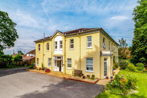 Flat 3, 150 Grove House, Straight Road, Old Windsor, Windsor SL4 2SG