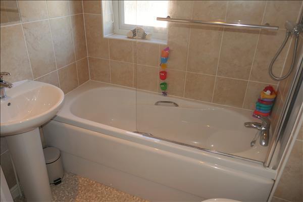 BATHROOM/WC: